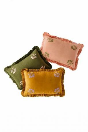 almofadas coloridas em veludo cotelê com decoração floral