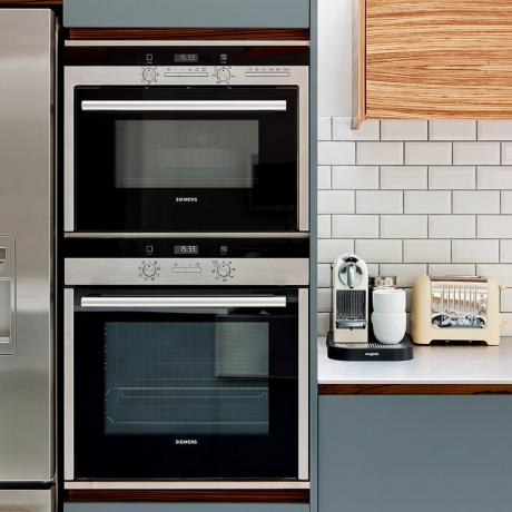 Vidste du, at beskidte ovne er brandfarlige? Sådan kan du forhindre et køkken i brand
