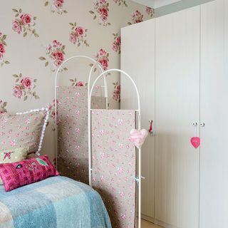 Flickas sovrum med blommig skärm | Barnrum dekorera | Stil hemma | Housetohome.co.uk