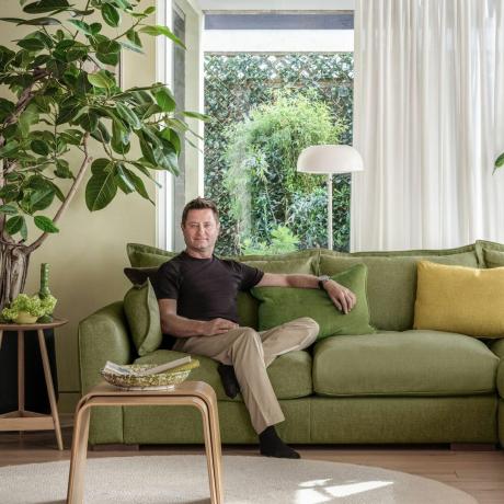 žalia gaia sofologinė sofa, sukurta su George'u Clarke'u