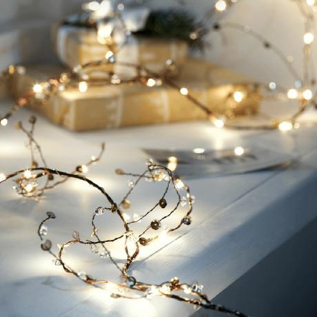 Kalėdų girlianda-šviesa-brangenybės-Cox-&-Cox