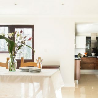 Світла біла їдальня | Оздоблення їдальні | Красиві кухні | Housetohome.co.uk