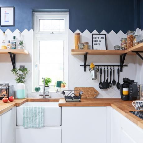 Cozinha-reforma-unidades-branco-espinha-de-espinha-metro-azulejos-azul-paredes-4