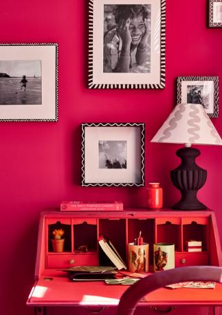 Annie Sloan - Home office - Capri Pink Wall Paint, Chalk Paint σε Emperor's Silk, Capri Pink, Athenian Black και Chicago Grey