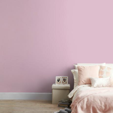 roosa magamistoa sein koos voodiga