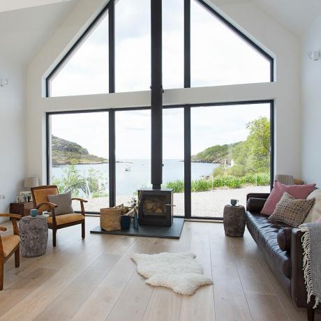 Erkunden-dieses-atemberaubende-Lochside-Cottage-in-Scotland-Living