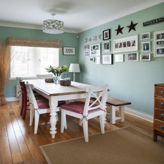 חדר אוכל כפרי ירוק חיוור | רעיונות לקישוט חדר אוכל | חדר אוכל | סגנון בבית | תמונה | Housetohome.co.uk