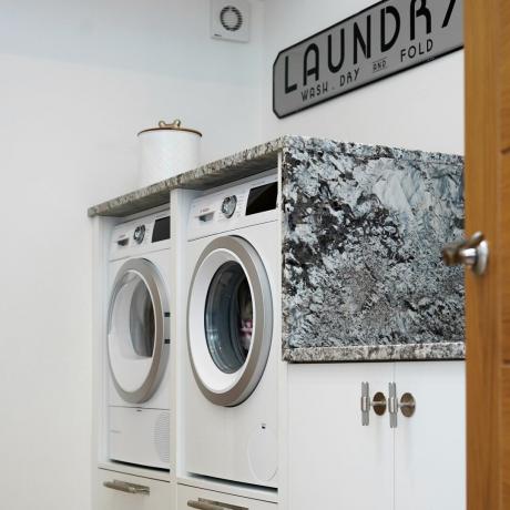 Vaskemaskine og tørretumbler i vaskerum