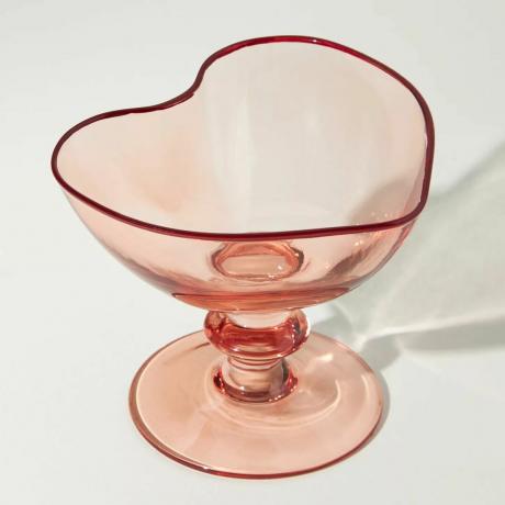 Dieses herzförmige Trinkglas wird von vielen auf TikTok geliebt