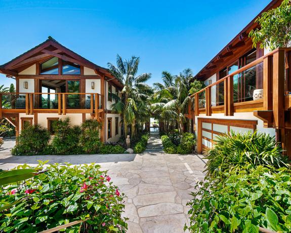 Het huis van Pierce Brosnan op Malibu Beach staat te koop - en elke 007 zou zich thuis voelen in dit pad van $ 100 miljoen