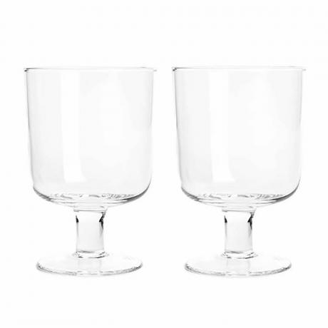 Две прозрачни квадратни чаши за вино с къси дръжки.
