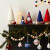 Gonks Natal untuk tahun 2021: menata gnome musiman di sekitar rumah