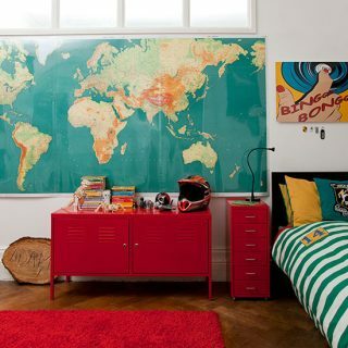 Chambre d'enfant moderne avec mobilier rouge | Décoration de chambre | Idéal Maison | housetohome.co.uk