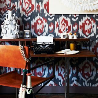 مكتب منزلي مع ورق حائط منقوش | أفكار مكتب المنزل | خلفية منقوشة | البيت