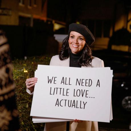 Martine McCutcheon protagoniza los saludos inspirados en Love Actually gram service