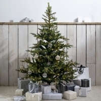 Vnaprej osvetljeno božično drevo velika smreka | je bila 325,00 £