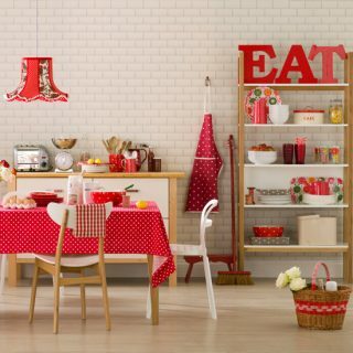 غرفة طعام مرقطة حمراء | أفكار تزيين البلد | البيت المثالي | البيت