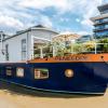 Поднимитесь на борт этого невероятного роскошного плавучего дома в Лондоне.