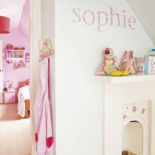 Vaaleanpunaiset lasten makuuhuoneet | Ideoita lasten makuuhuoneeseen | Seinätarrat | Kuva | Kotitalo