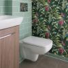 Relooking de salle de bain vert avec papier peint tropical