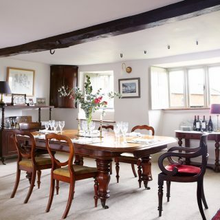 Ruang makan dengan mebel antik mahoni | Dekorasi ruang makan | Rumah & Interior Negara | Housetohome.co.uk