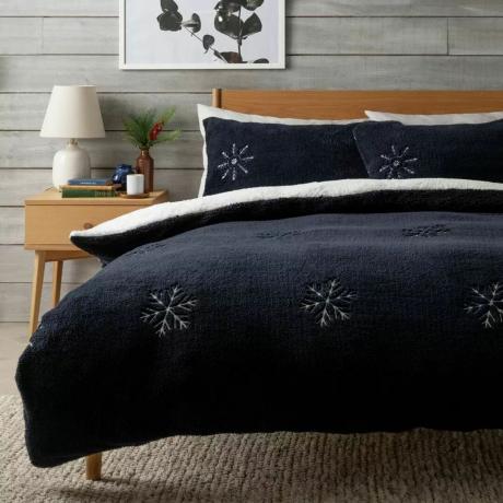 Juego de cama de forro polar con copos de nieve bordados de Argos Home