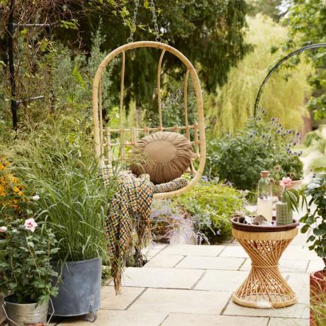 10 idee per la pavimentazione del patio per sfruttare al meglio il tuo spazio esterno