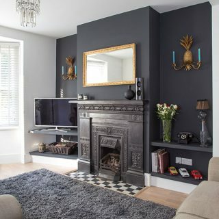 Siyah dramatik oturma odası | Oturma odası dekorasyonu | Evde Stil | Housetohome.com.tr