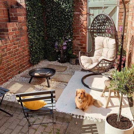 Интериорен стилист разкрива преобразяване на задната градина за £200