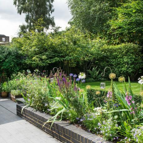 18 lummiga trädgårdskantsidéer för vackra planteringsscheman året runt