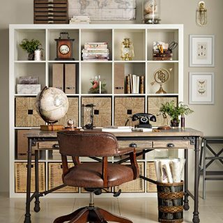 Bureau à domicile traditionnel avec chaise en cuir | Décoration de bureau à domicile | Idéal Maison | Housetohome.fr
