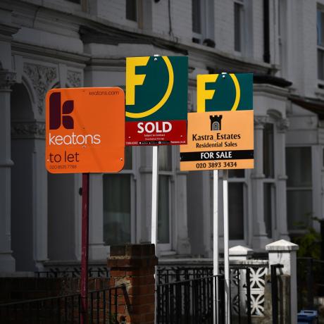 Данните от Халифакс разкриват ръст на цените на жилищата в Обединеното кралство с най -бавен темп от шест години