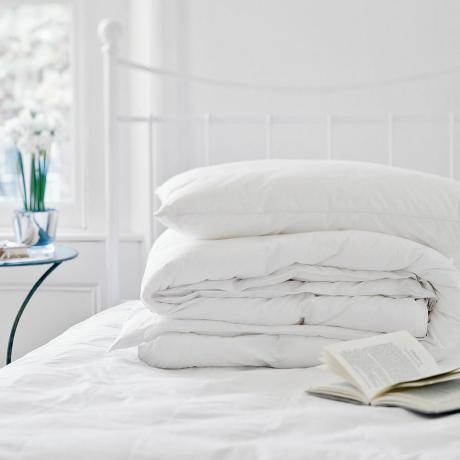 ESTA é a frequência com que você realmente deveria lavar seus travesseiros