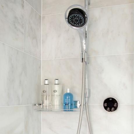 シャワーヘッドの水漏れを直す方法: ステップバイステップガイド