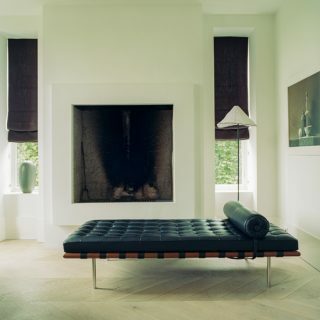 Minimalistička radna soba s kožnim krevetom | Moderne ideje za uređenje | Kuće i vrtovi | Housetohome.co.uk