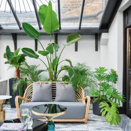 温室の床のアイデア–ガーデンルームのインスピレーションのための11の床スタイル