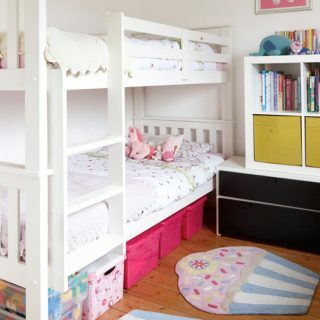 Chambre d'enfants avec lits superposés blancs | Décoration chambre d'enfant | Style à la maison | Housetohome.fr