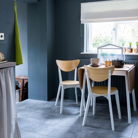Shaker stil kjøkken makeover med moderne grå vegger