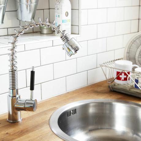 Comment changer un robinet et donner un nouveau look à votre cuisine