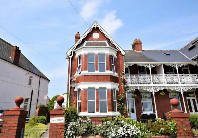 Kota Welsh yang dipopulerkan oleh Gavin dan Stacey telah mengalami kenaikan harga rumah terbesar di Inggris