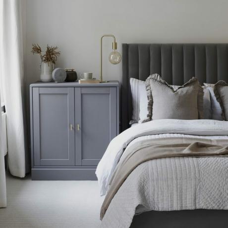 Grå soveværelsesideer: grå farveskemaer med de bedste accentfarver