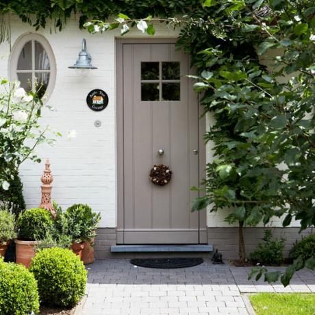 Garder les apparences: 31 % des Britanniques améliorent leur maison juste pour avoir la meilleure maison dans la rue Images IPC