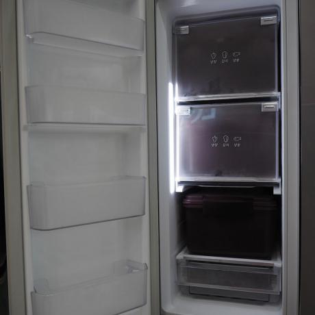 この韓国製のLGキムチ冷蔵庫は通常のモデルのように見えます-それはあなたをだましましたか？