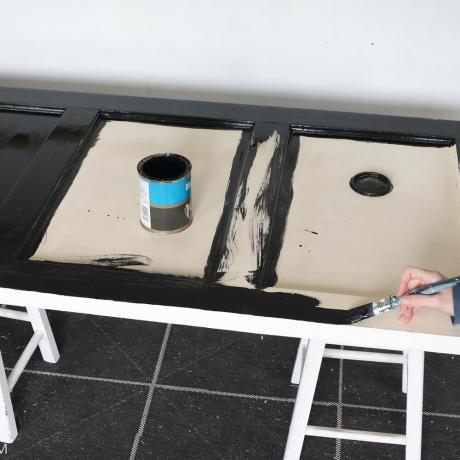 Боядисване на врата с боя за черна дъска