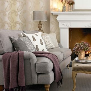 Tonalt grått paisley -vardagsrum | Vardagsrumsinredning | Hus och interiörer | Housetohome.co.uk