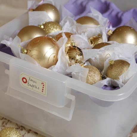 Luchtdichte containers voor het bewaren van delicate kerstballen | Ideeën voor het opbergen van kerst | FOTOGALERIJ | Housetohome.co.uk