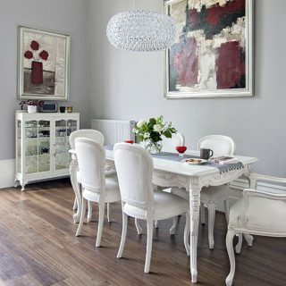 Ruang makan abu-abu dengan seni modern dan lampu gantung | Dekorasi ruang makan | Rumah Ideal | Housetohome.co.uk