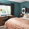 Soveværelse makeover med showstopper seng og luksushotel stemning