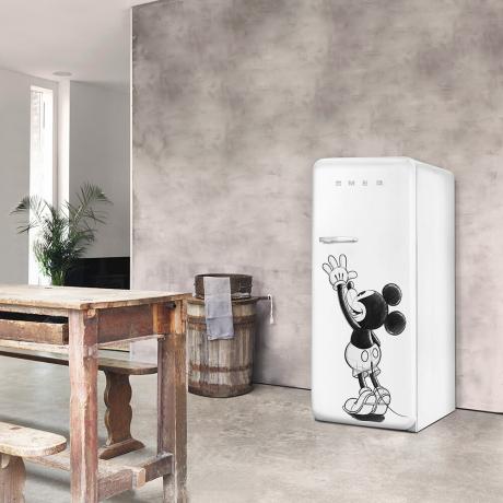Този хладилник Smeg Mickey Mouse ще донесе удоволствие на Disney във вашата кухня