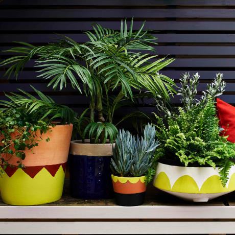 Ideia de reciclagem de vasos de plantas pintadas para o jardim